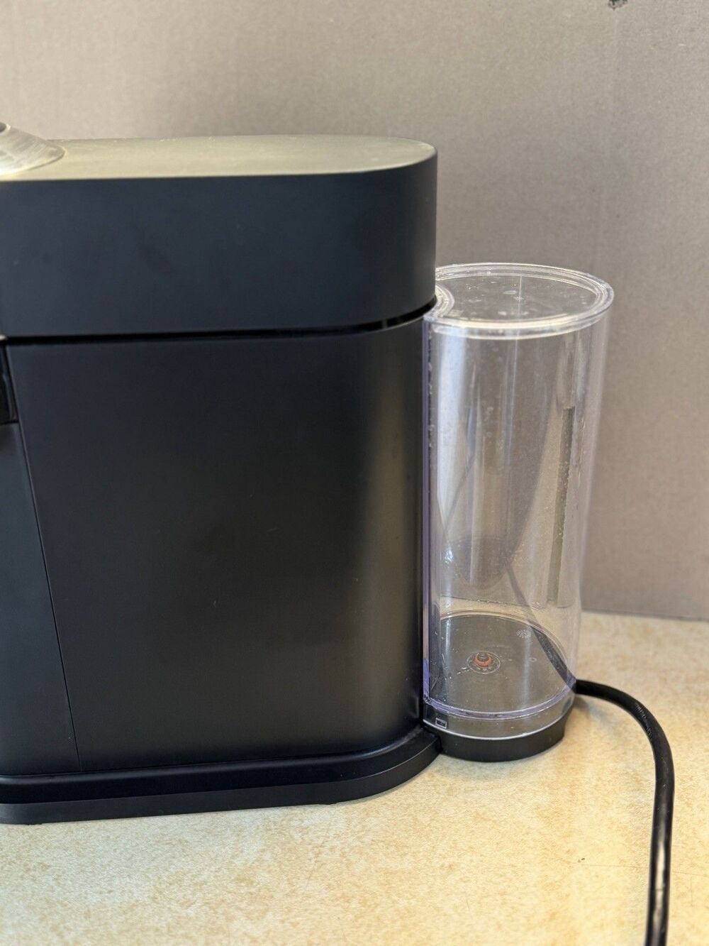 Nespresso Vertuo Next Deluxe Coffee & Espresso Machine Chrome ENV120C Works - Picture 3 of 8